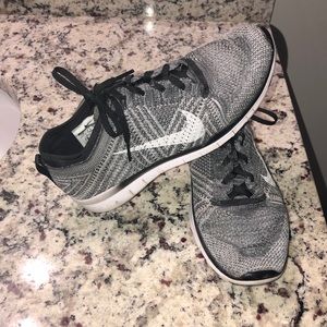 NIKE FREE FLY KNIT size 7